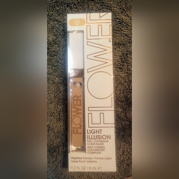 NWT Flower Light Illusion Concealer - Picture 3 of 5